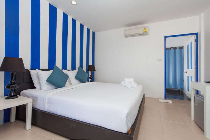Room 8 of 34