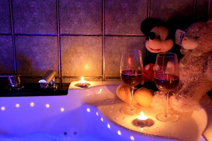 Hot Tub 21 of 38