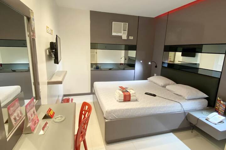 Room 17 of 28