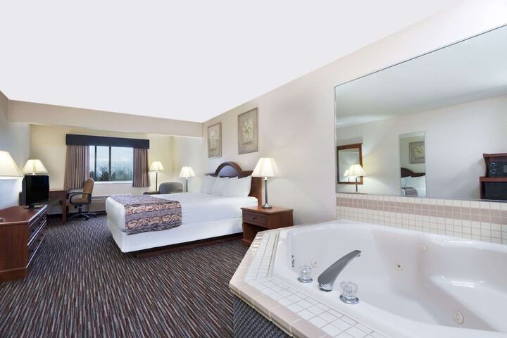 1 King Bed (12 of 13)