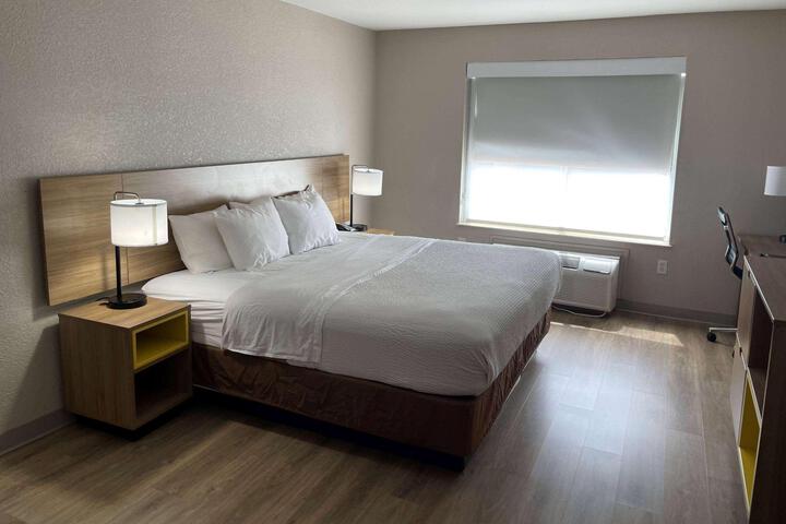 1 King Bed (2 of 3)