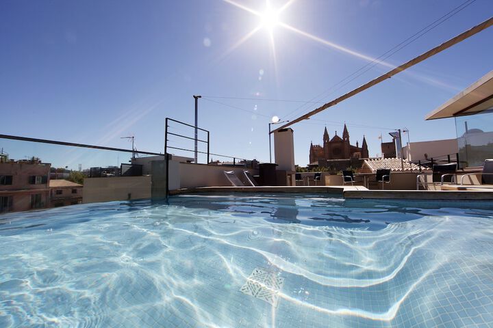 Hotel with Pool