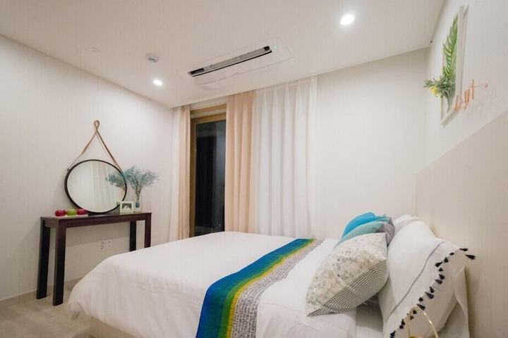Room 10 of 29