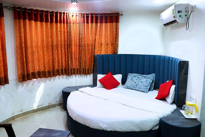Room 33 of 57