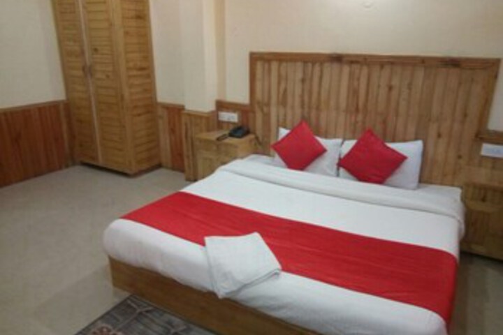 Room 9 of 17