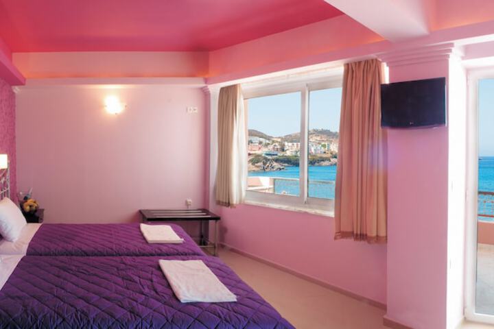 Room 9 of 48