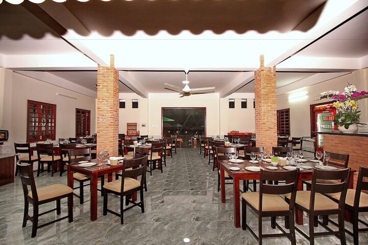 Dining 114 of 151
