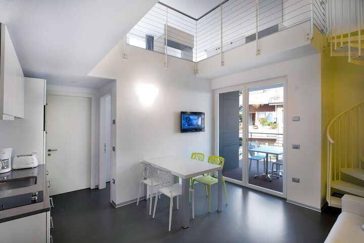 Room 15 of 28