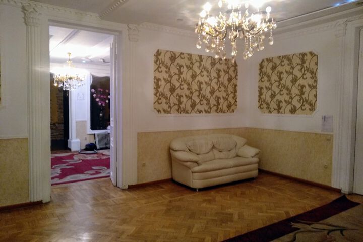 Room 11 of 35