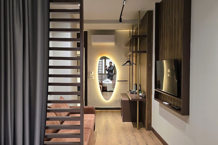 Room 9 of 51