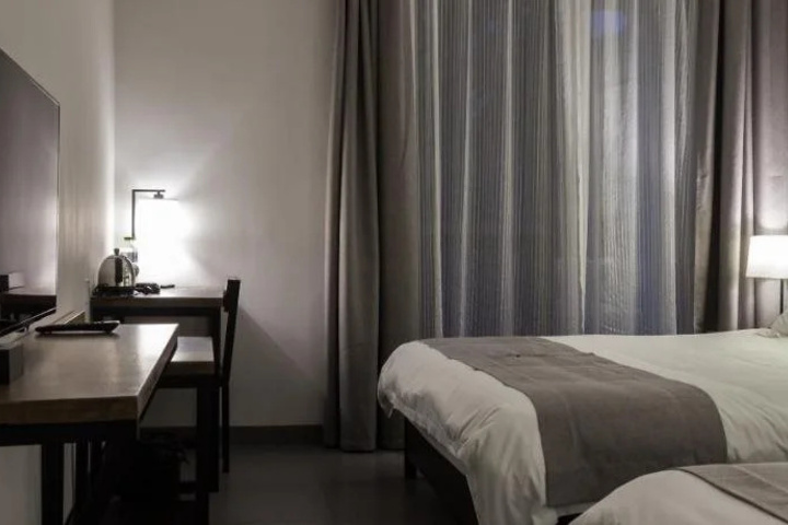 Room 2 of 25
