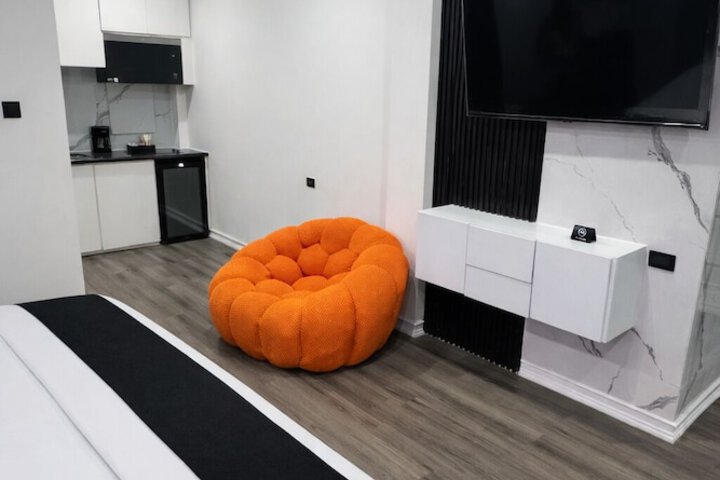 Room 2 of 70