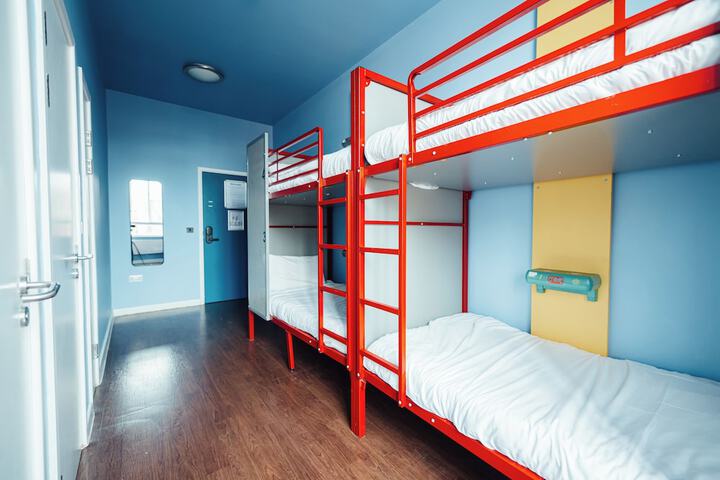 Room 16 of 48
