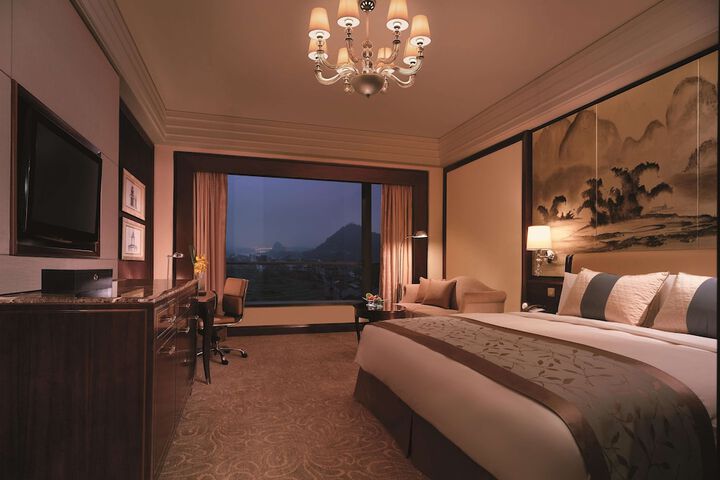 Room 12 of 87