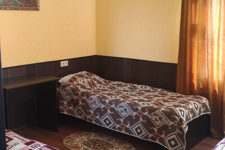 Room 18 of 99