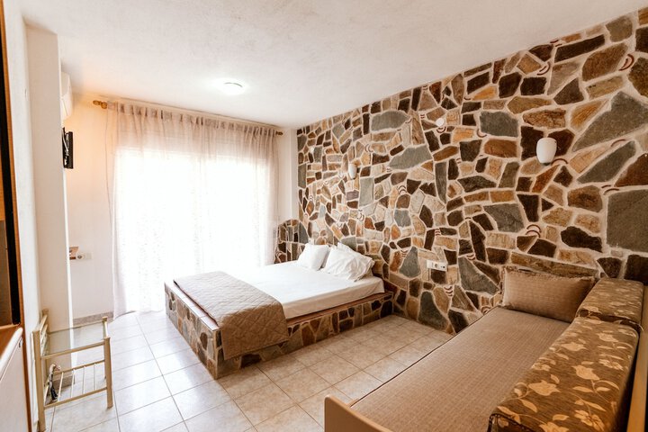 Room 7 of 40