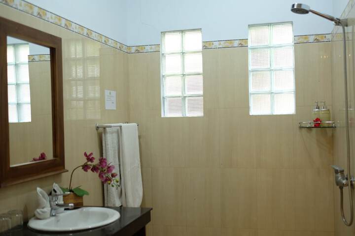 Room 27 of 53