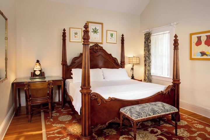 Room 20 of 136