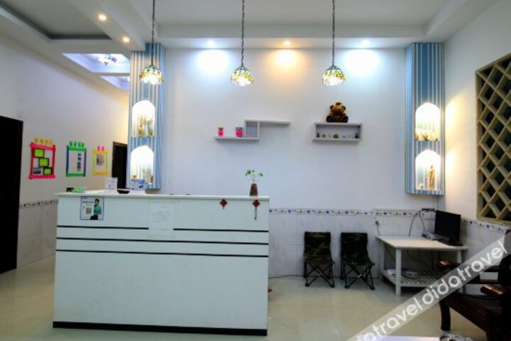 Weizhou Island Lanhong Inn