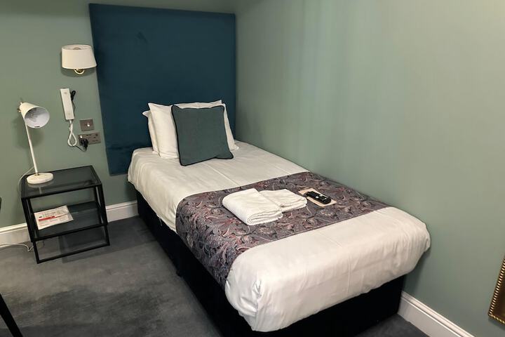 Room 34 of 89