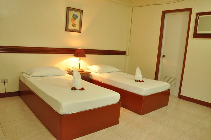 Room 13 of 32
