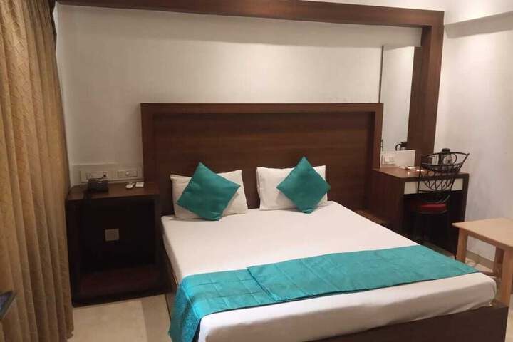 Room 3 of 12