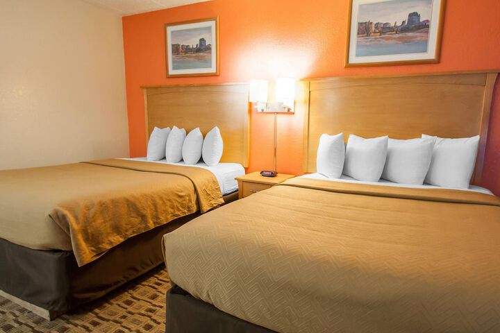 1 Queen Bed (9 of 14)