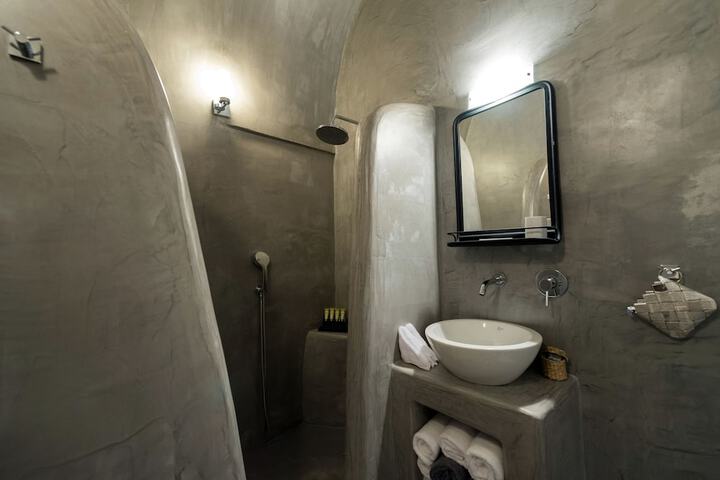 Room 42 of 62