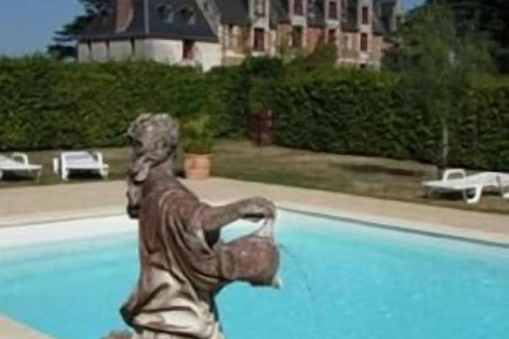 Hotel with Pool
