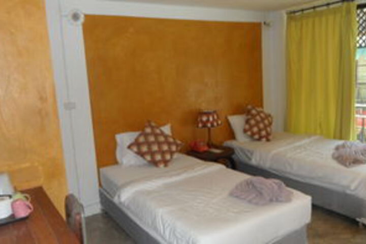 Room 10 of 25
