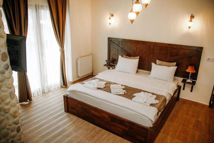 Room 6 of 37