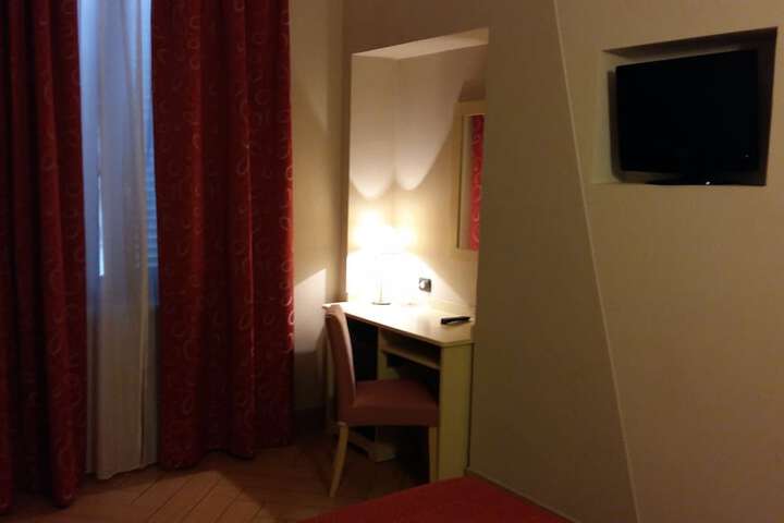 Room 19 of 28