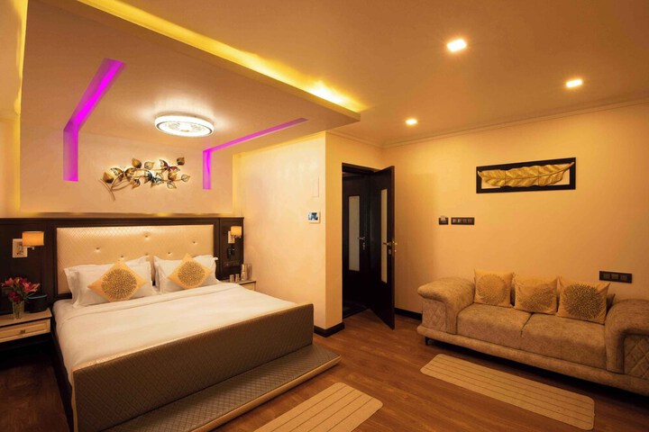 Room 9 of 11