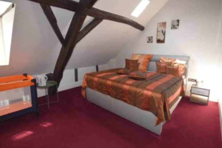 Room 10 of 28