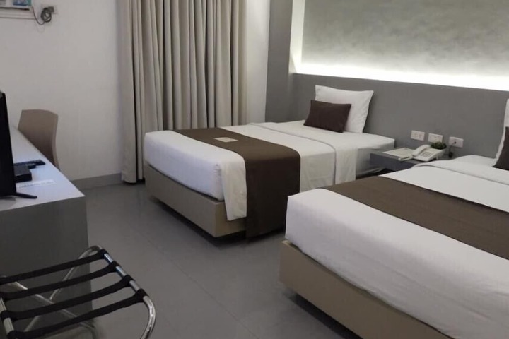 Room 10 of 30