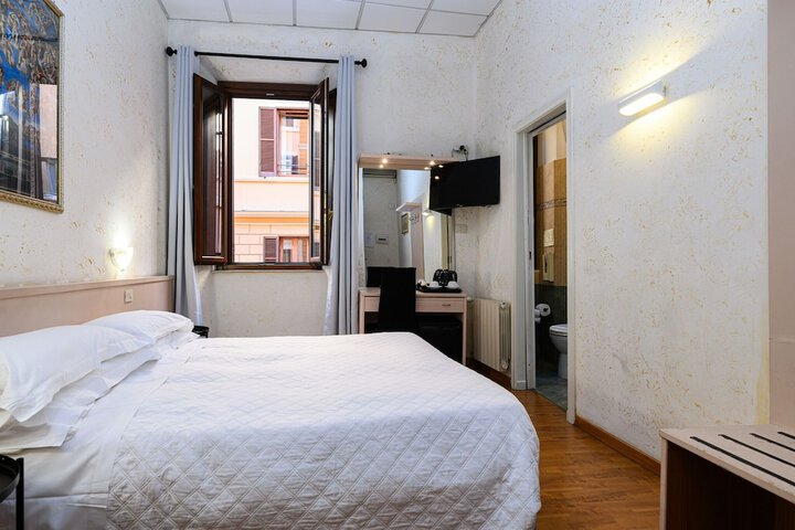 Room 43 of 127