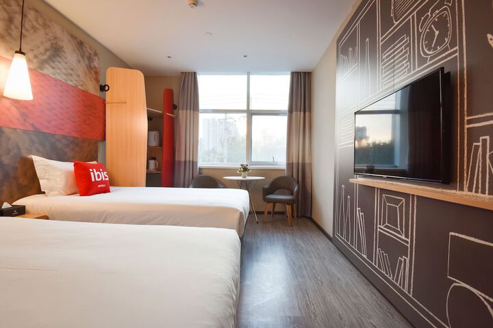 Room 12 of 24