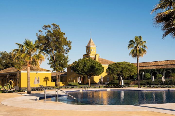 Hotel Pool