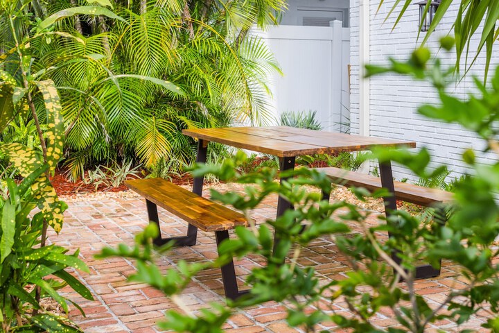 Hotel Exterior 170 of 176