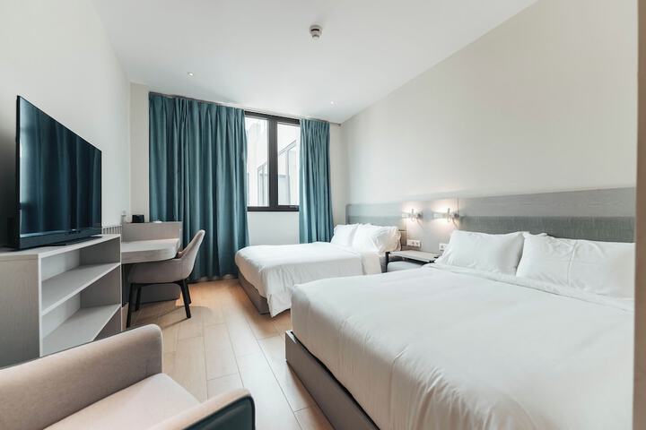 Room 43 of 103