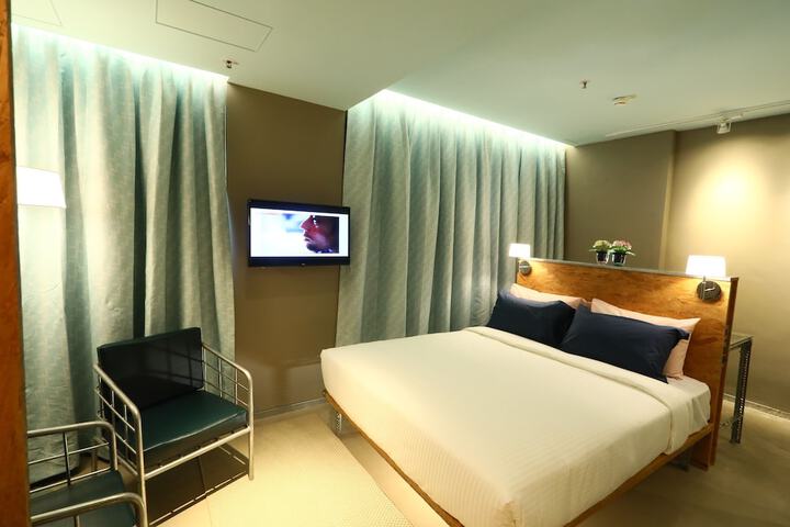 Room 6 of 40
