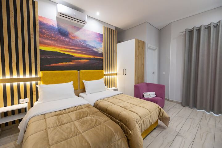 Room 9 of 62