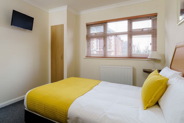 Room 3 of 73