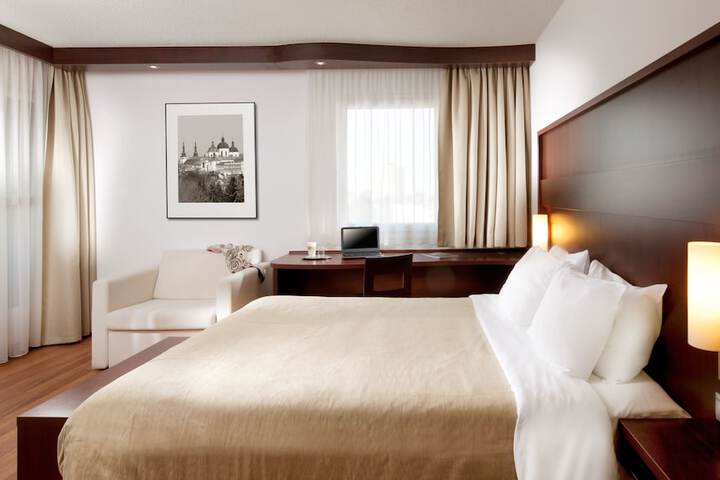 Room 7 of 44