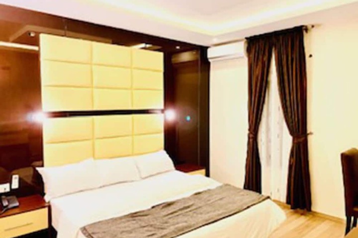 Room 4 of 35