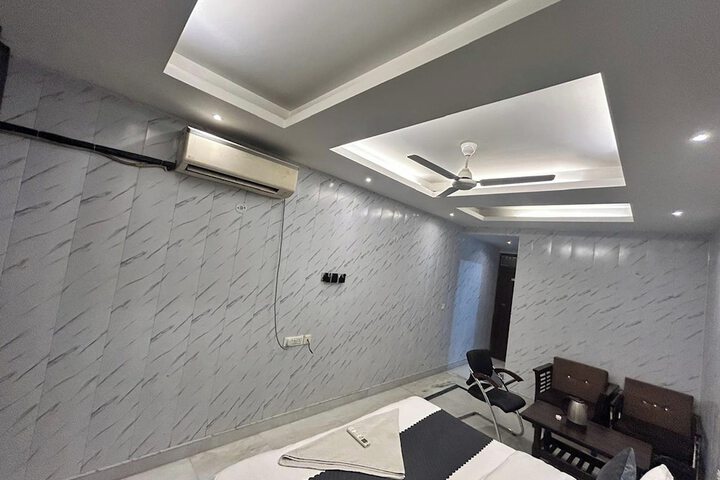 Room 10 of 26