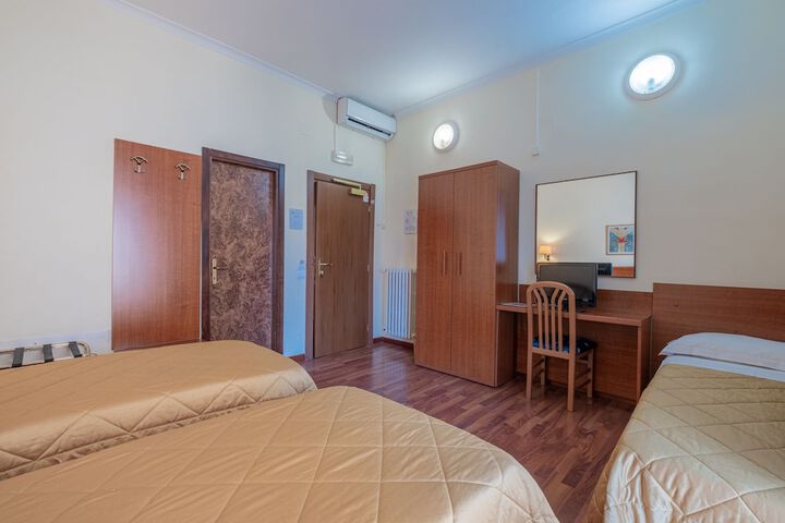 Room 12 of 31