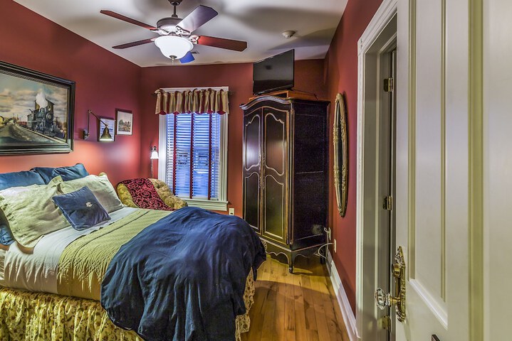 Room 3 of 34