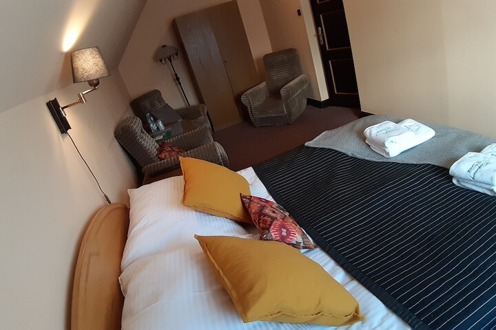 Room 44 of 77