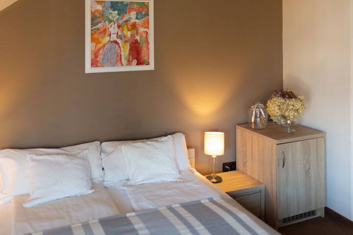 Room 10 of 86